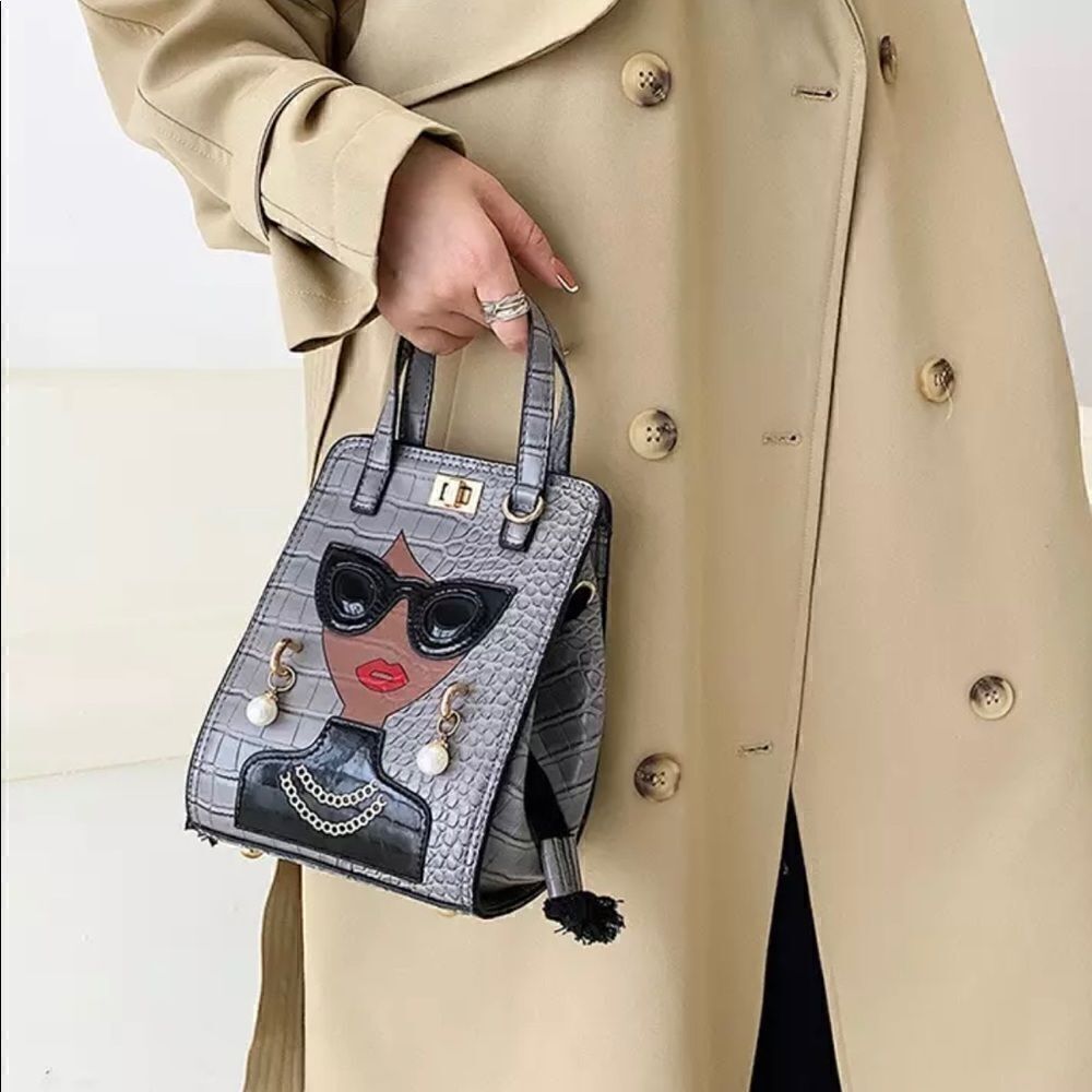 Lady In Grey Handbag - Picture 13 of 16